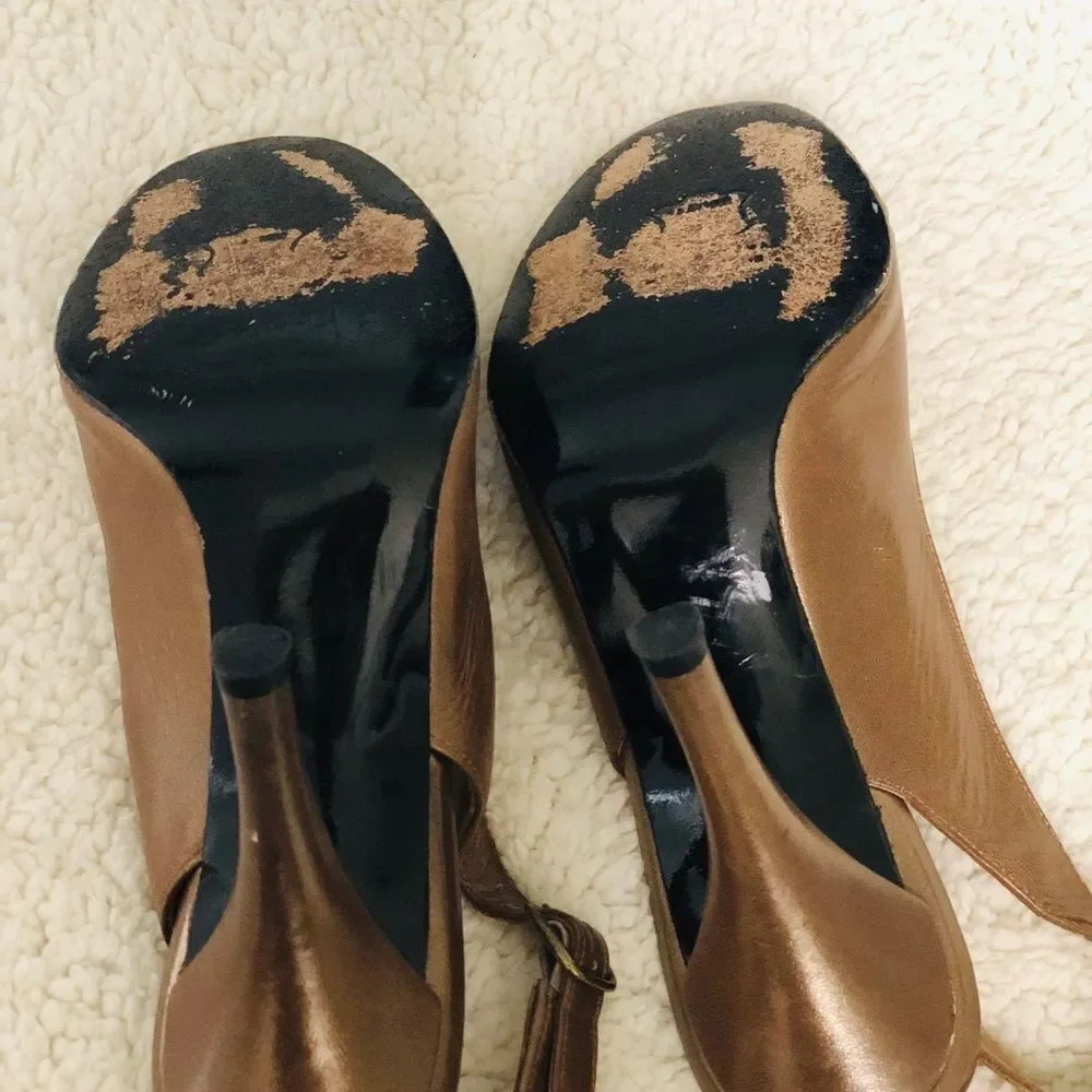 Stuart Weitzman soft leather heels. Size: 7